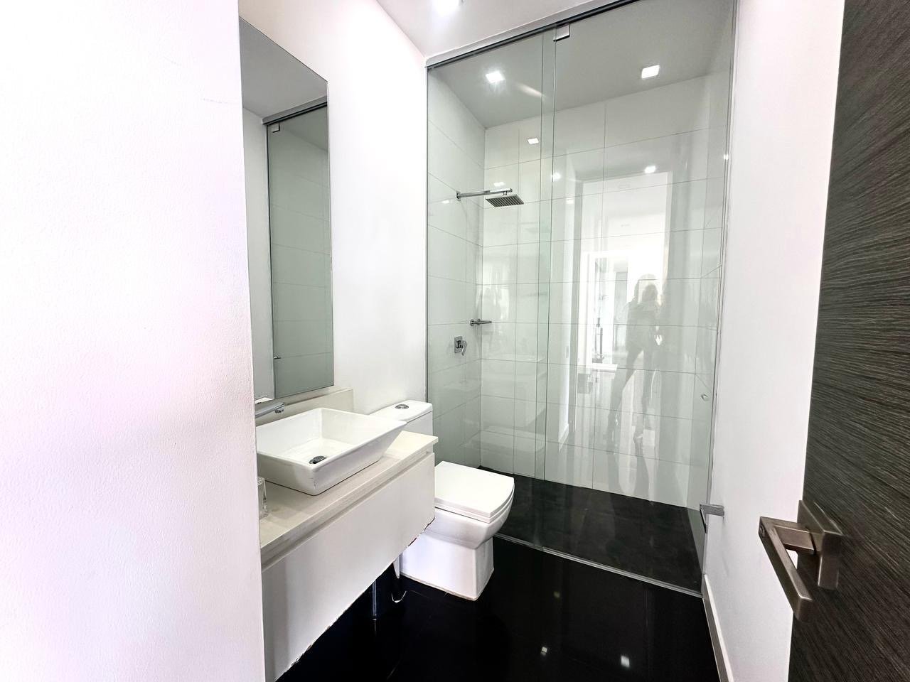 Exclusivo apartamento duplex con terraza y vista a la ciudad y jacuzzi en renta y venta  — 8
