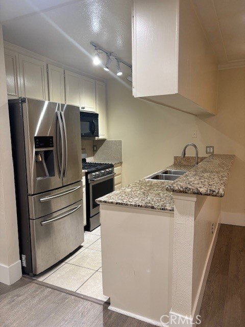 Spacious Van Nuys Condo - Image 3