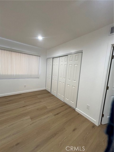 Modern condo in panorama city - Image 4