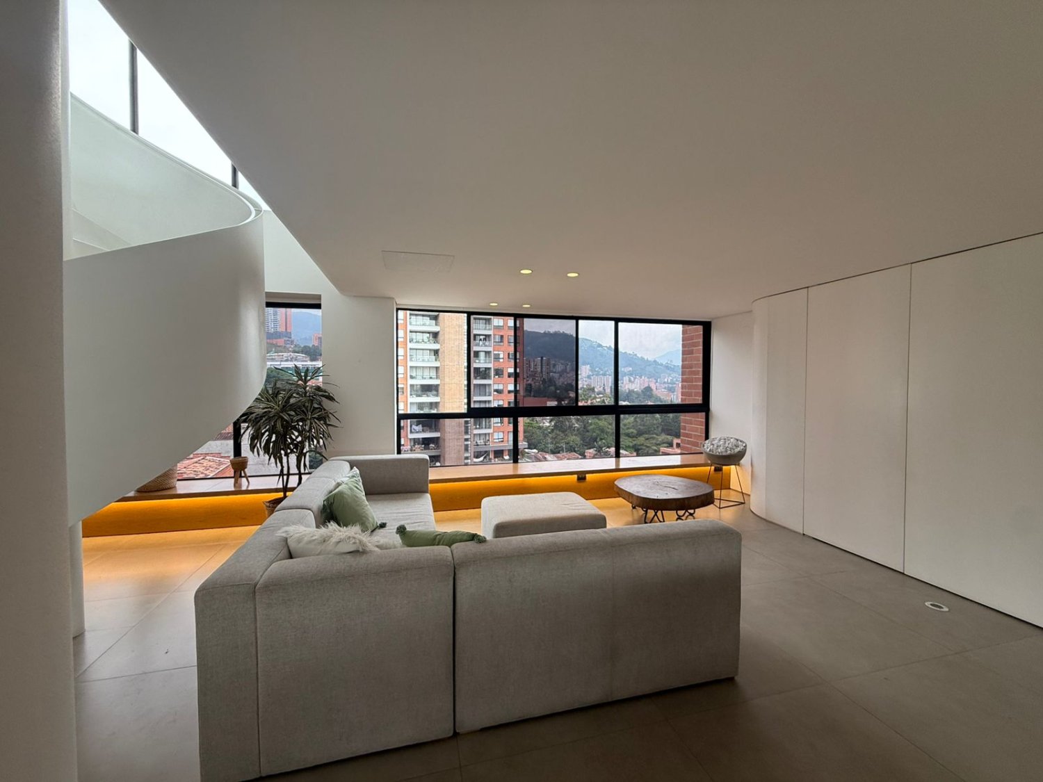 Exclusivo duplex con jacuzzi en la terraza en Renta  - Image 5