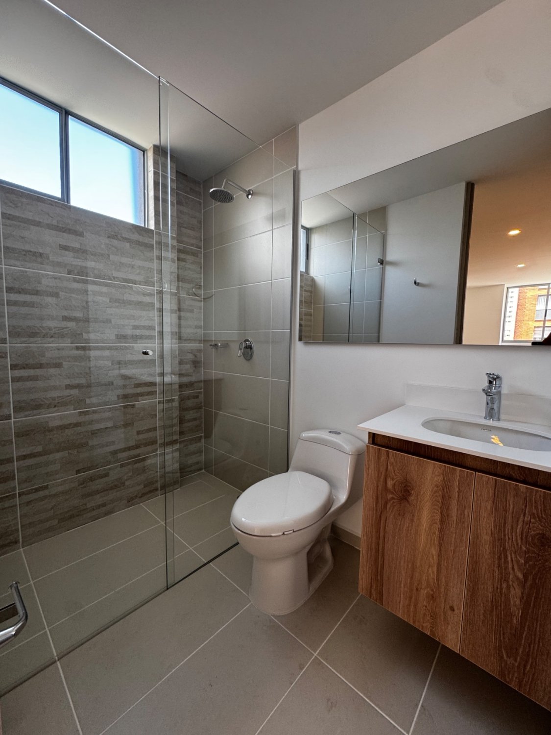 Moderno Apartamento en Renta y Venta en Ciudad Del Rio Poblado - Image 12