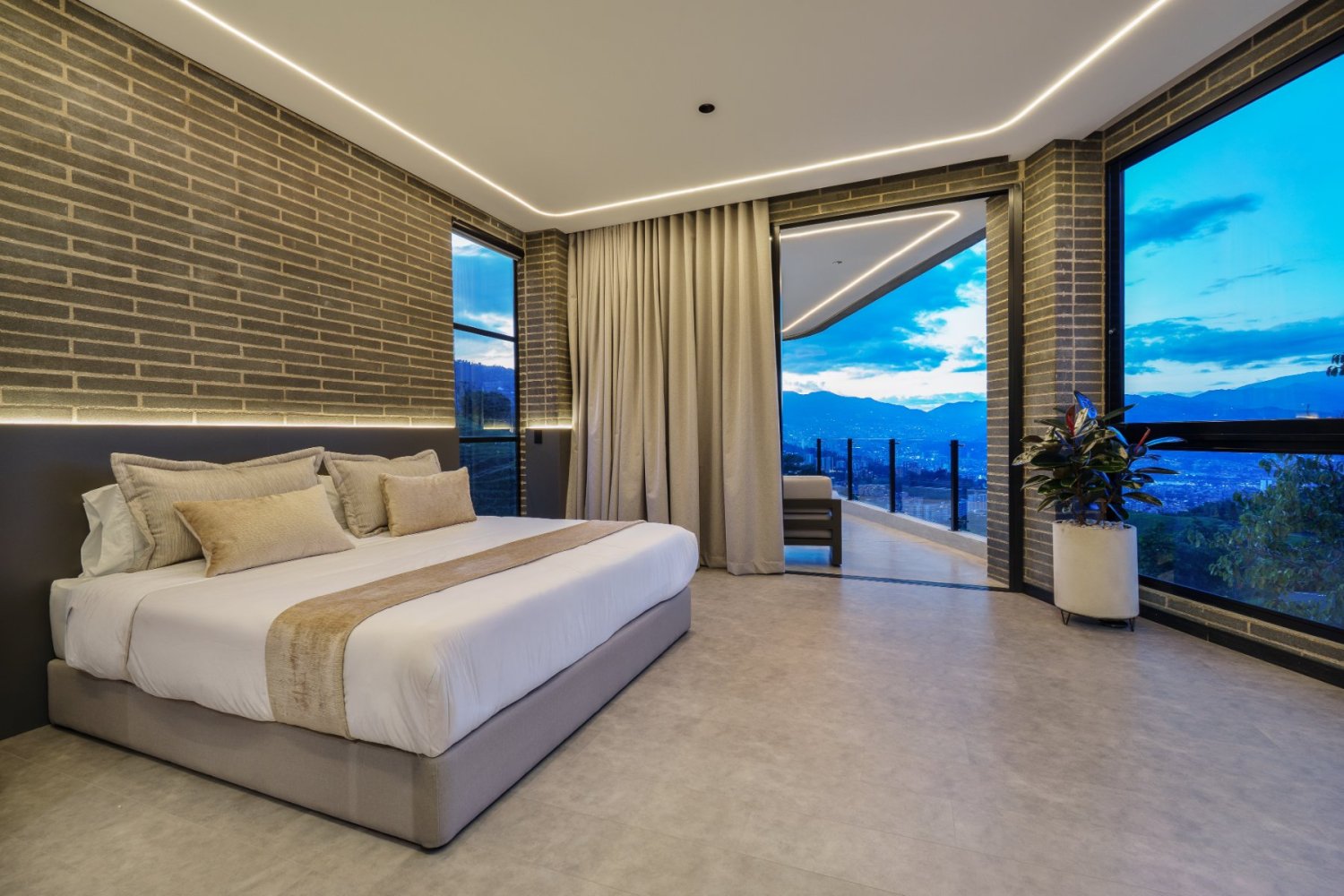 Luxury Villa for Short-Term Rental – London House - Image 12