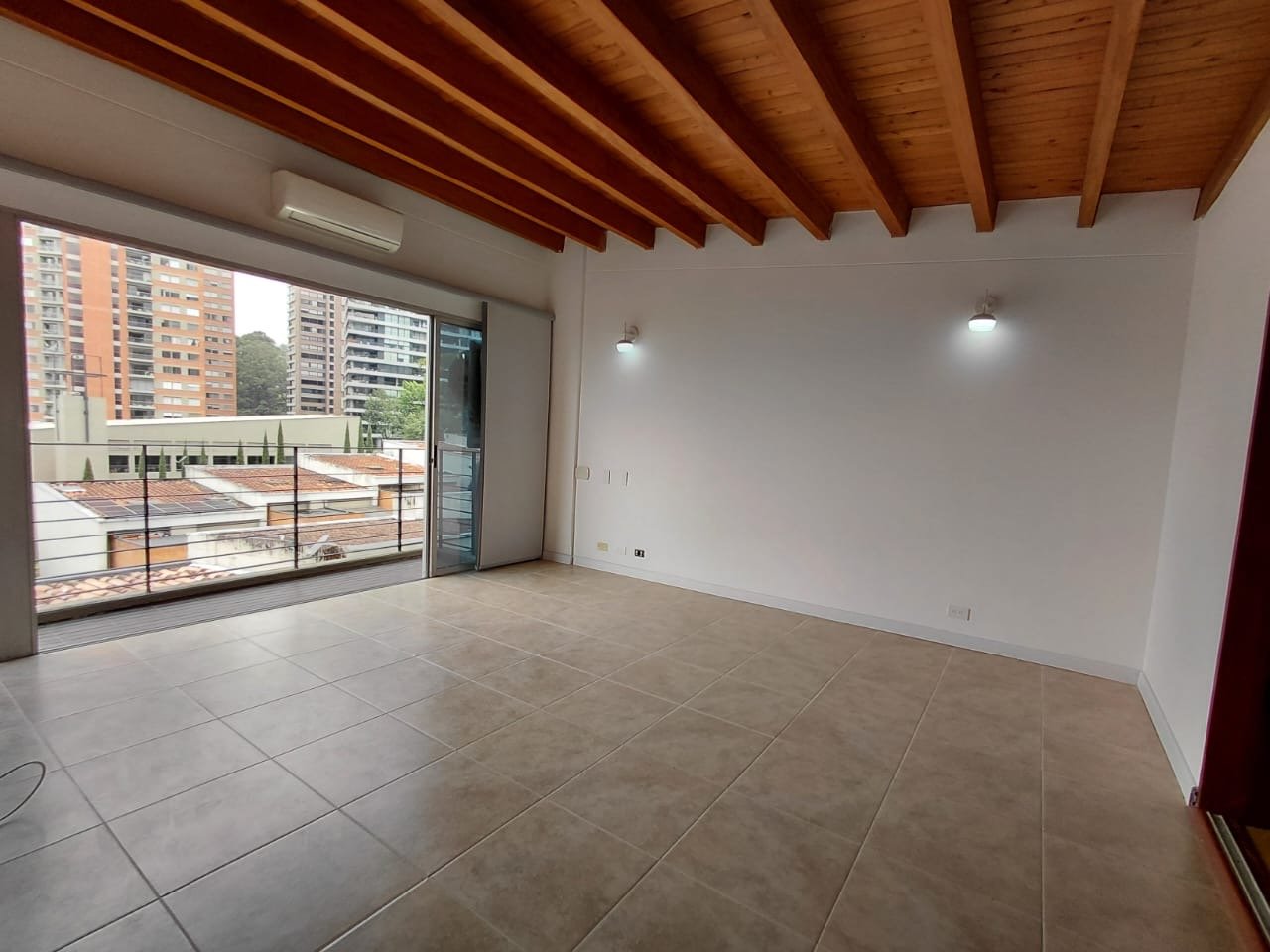 Casa en Renta tradicional con fácil Acceso por las Palmas  - Image 17