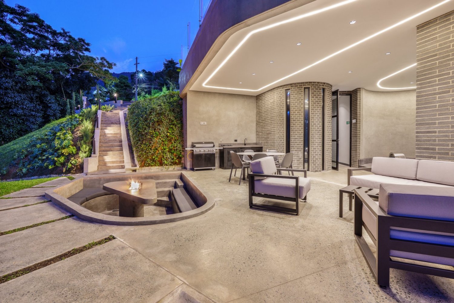 Luxury Villa for Short-Term Rental – London House - Image 15