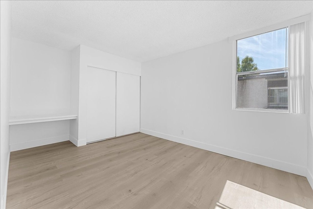 Tarzana Apartment - Image 5