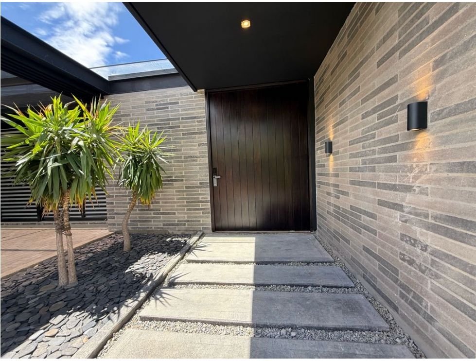 Moderna Casa Disponible en Venta en el alto de las palmas  — 3