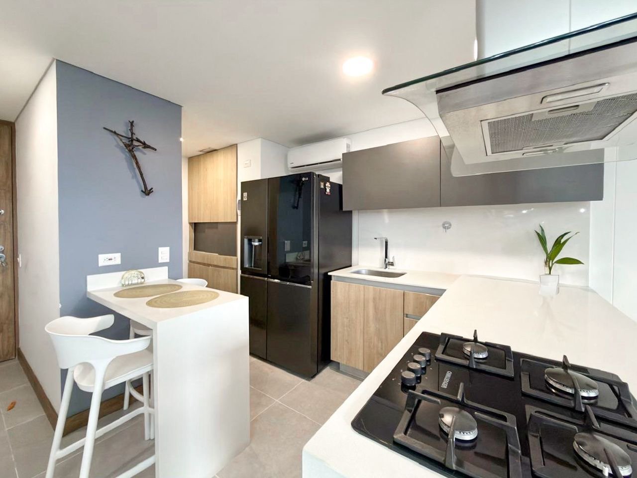 Venta De moderno apartamento en Ciudad Del Rio Medellin - Image 5