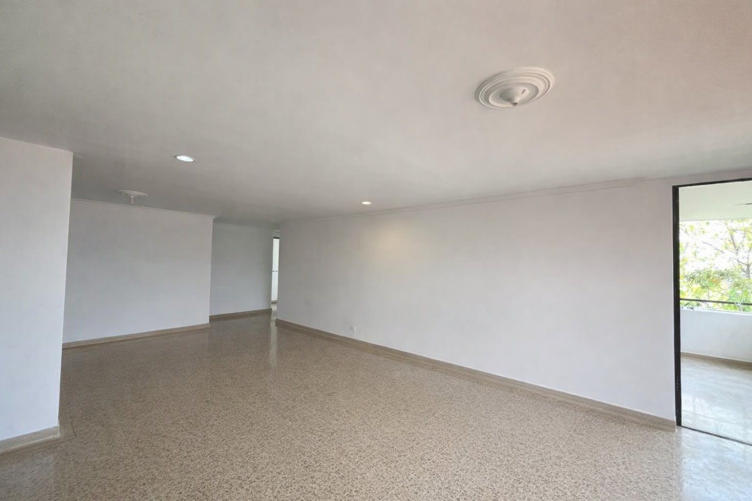 Apartamento disponible en renta y venta en el sector de la Concha (Poblado) - Image 10