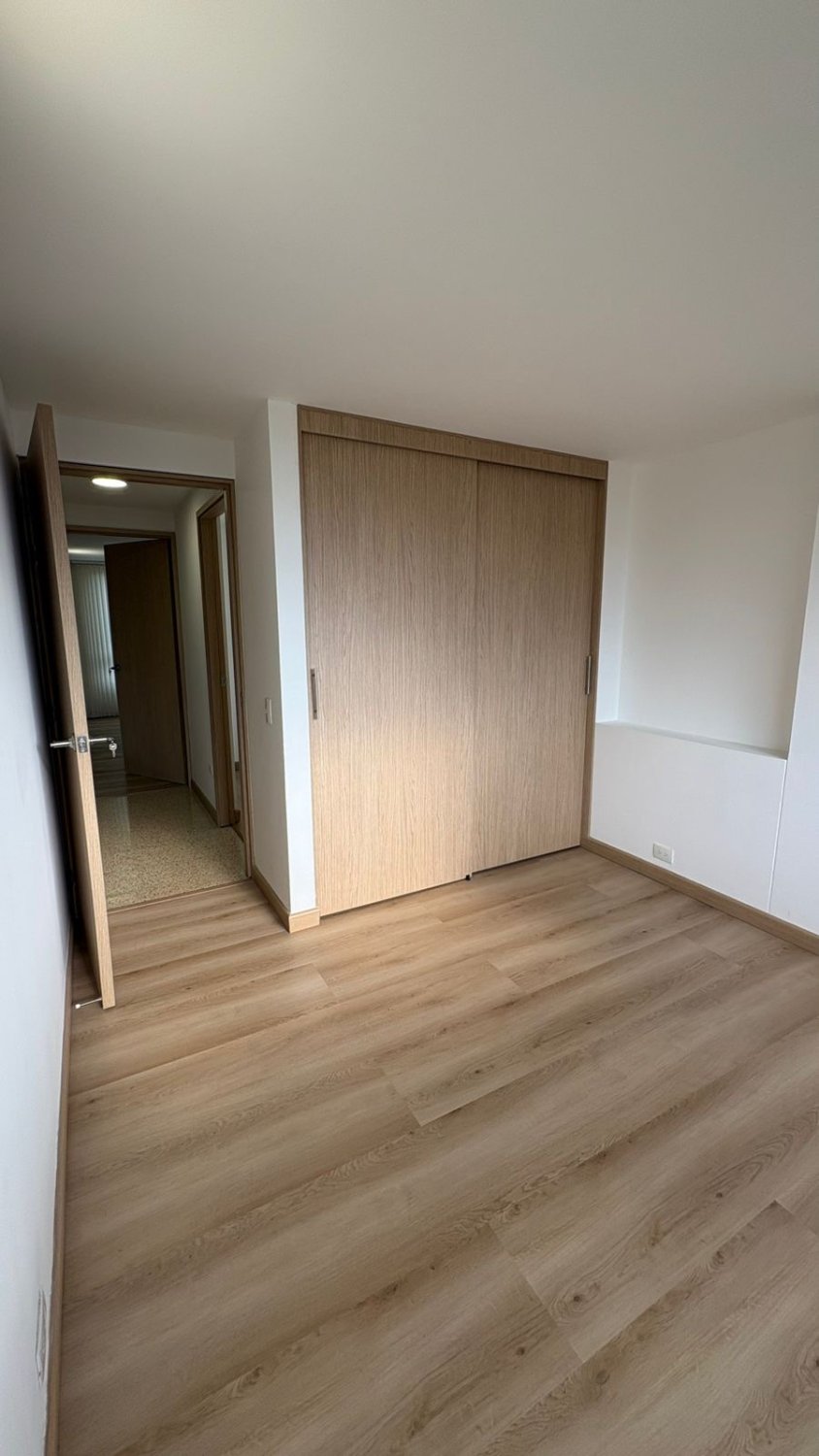 Moderno Apartamento en Poblado San Lucas - Image 11