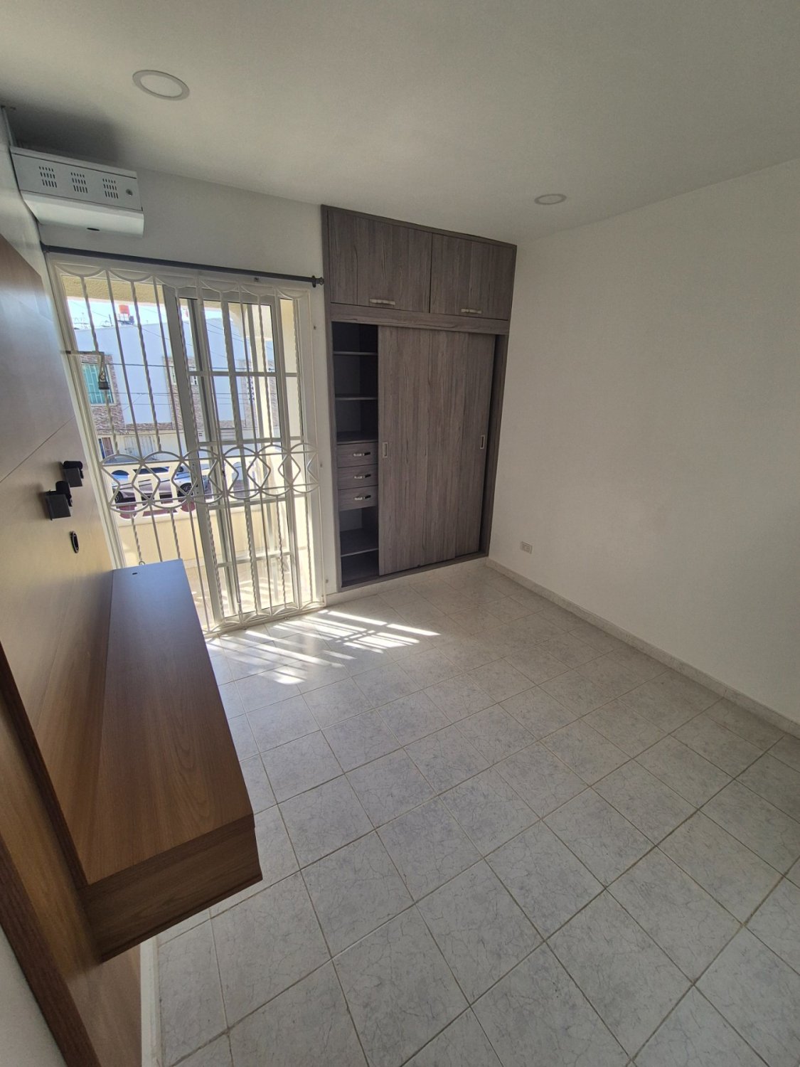 VENTA CASA DE 2 NIVLES EN VILLA CAROLINA - LIBRE DE GRAVAMENES - Image 11