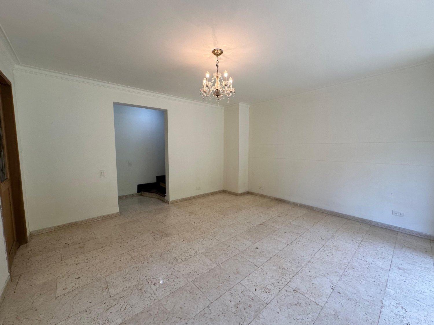 Se Renta casa Colonial en el Poblado con fácil Acceso a Palmas  - Image 24