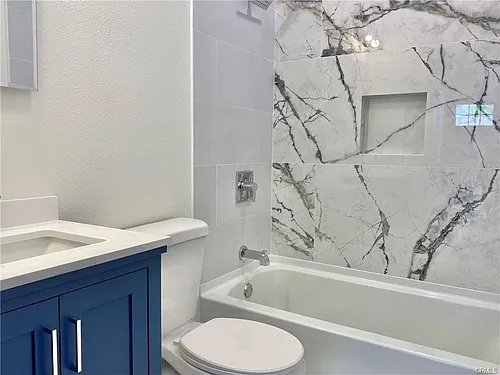 Charming 2 Bed / 1 Bath Modern Home  - Image 6