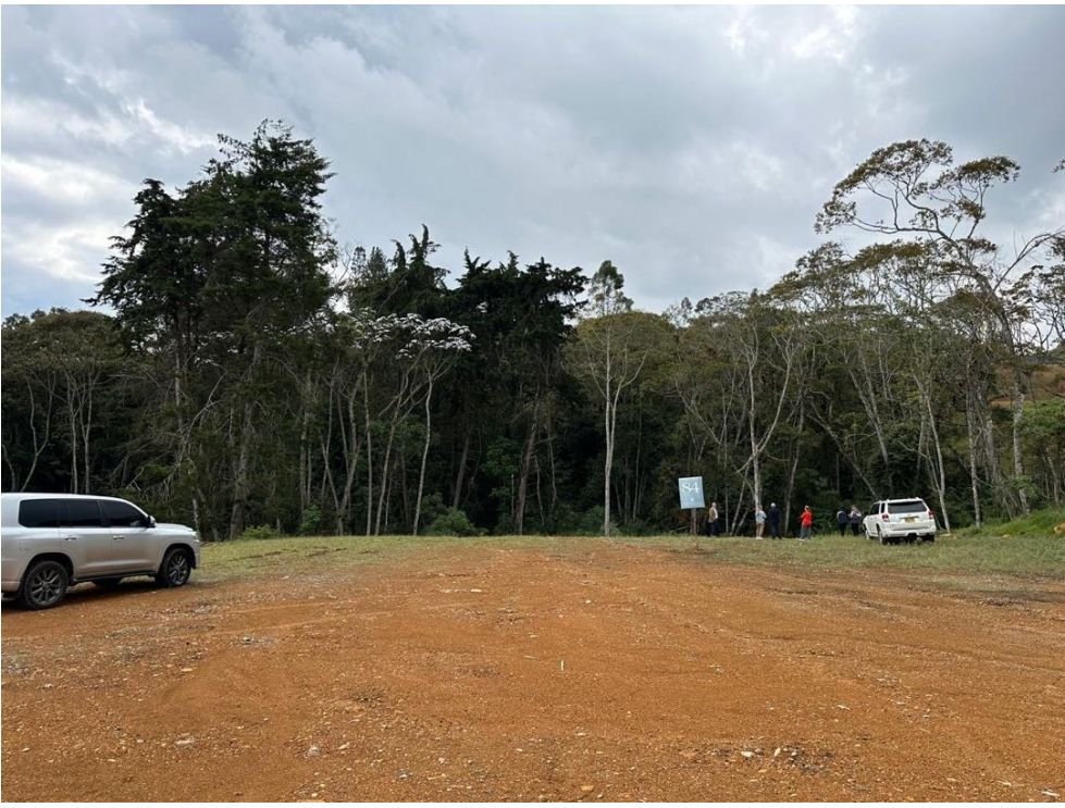 Exclusivo lote en parcelación en venta en el sector de Llano grande  — 2