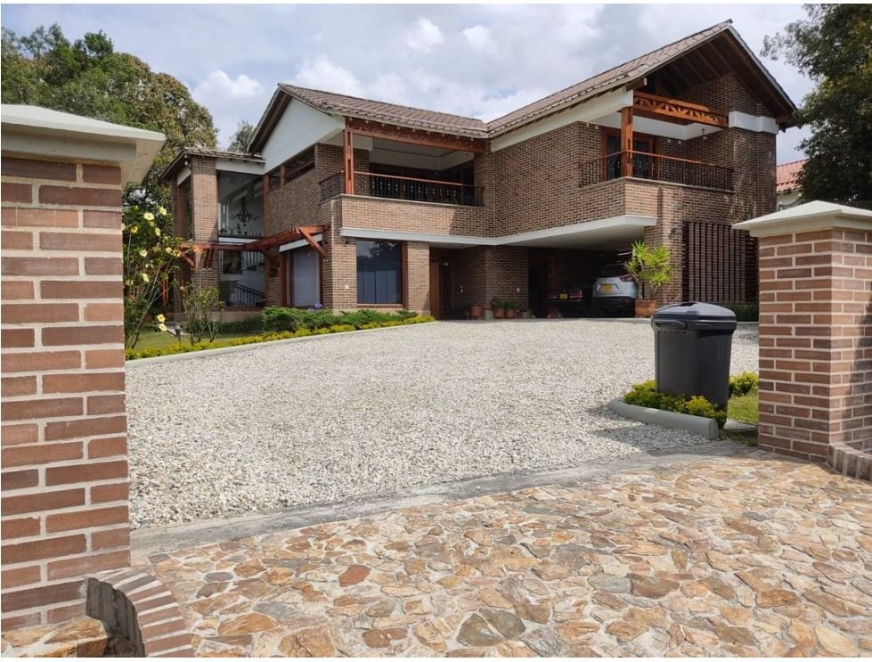 Hermosa Casa Colonial Disponible en Venta  - Image 1