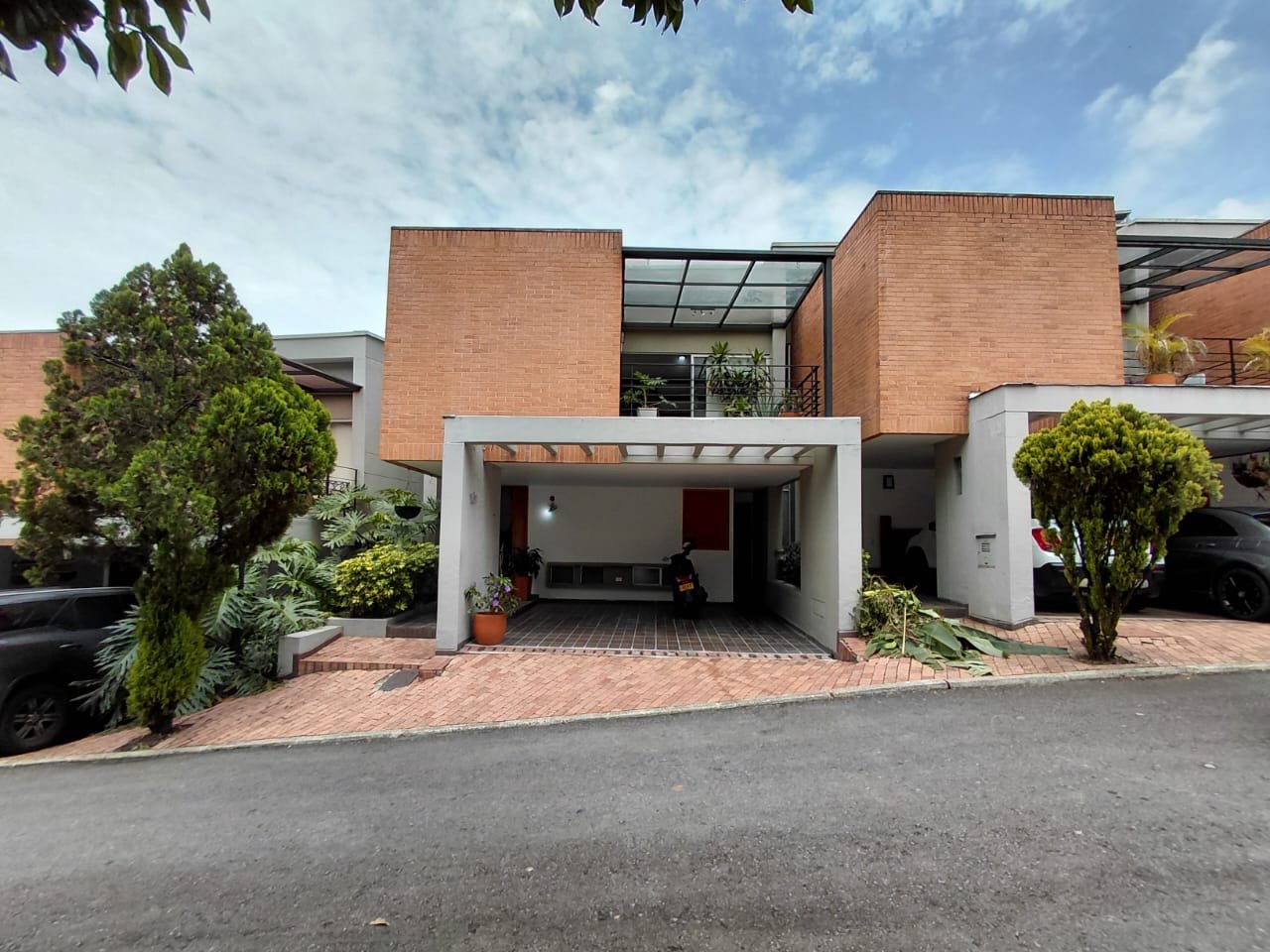 Casa en Renta tradicional con fácil Acceso por las Palmas  - Image 2