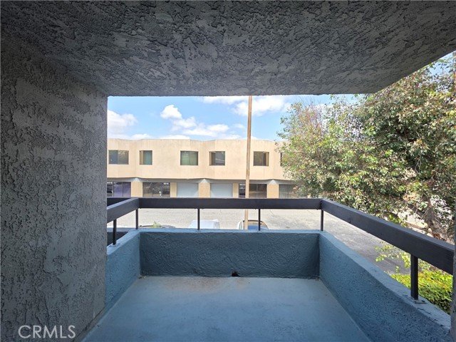 Stylish Van Nuys Townhome - Image 9