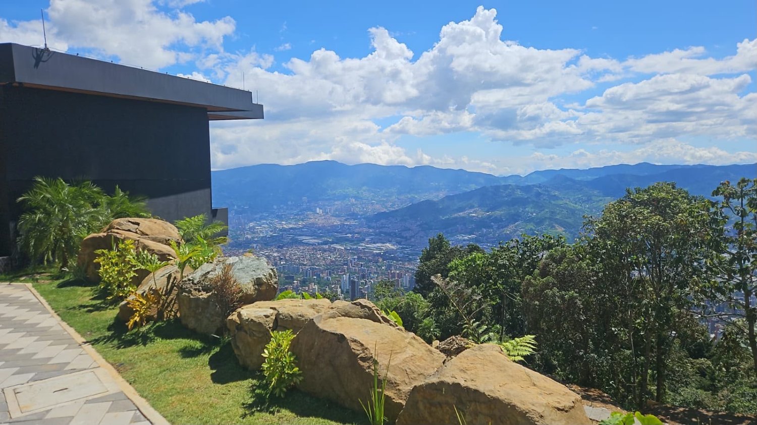 Exclusiva Casa Disponible en Renta amoblada en las palmas  — 14