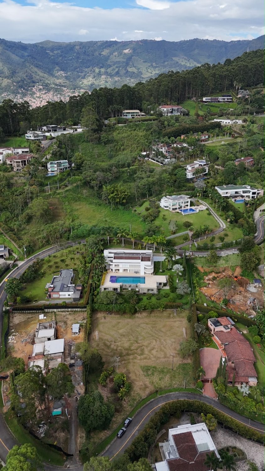 Exclusivo lote para desarrollar proyecto inmobiliario en el poblado (Casa ) — 4