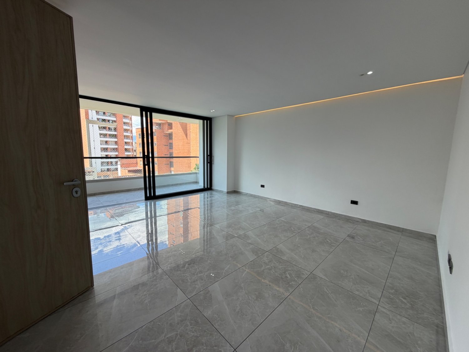 Moderno Apartamento en Laureles - Image 6