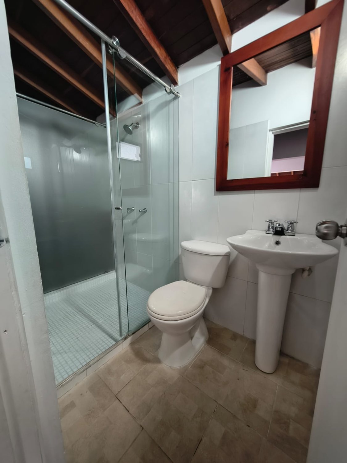 Gran Casa de 3 niveles en Renta y Venta en Sabaneta  — 18