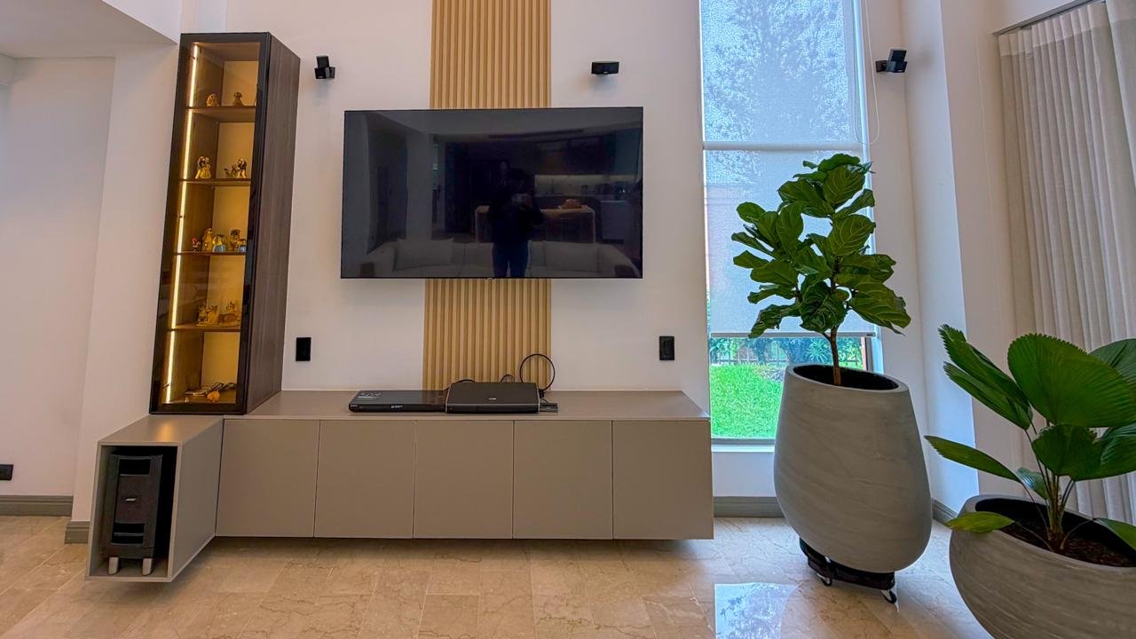 En Venta Amplia casa con Zonas verdes en Medellín (Poblado) - Image 10