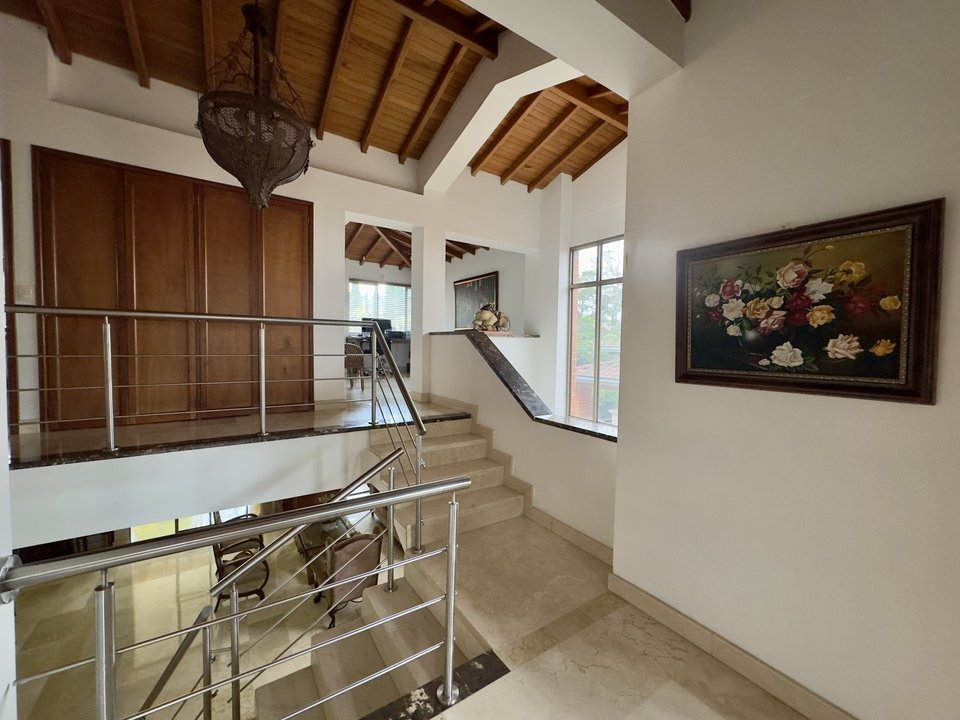 Gran casa En envigado en venta con amplia zona verde  — 9