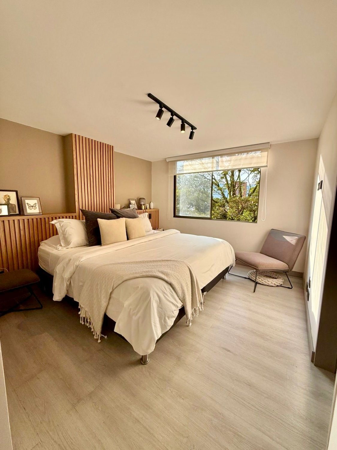 Moderno Apartamento Amoblado en Ubicación Central - Image 13