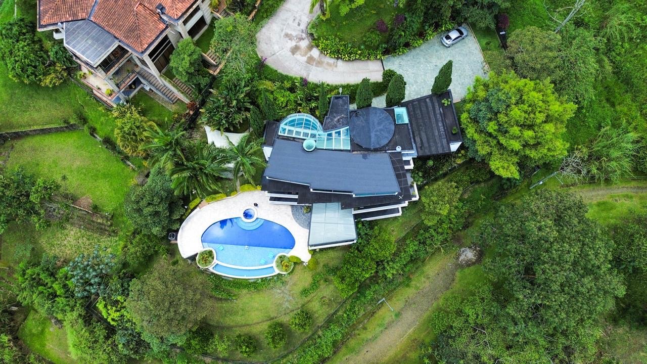 Exclusiva Casa con Vistas Impresionantes en Parcelacion (Poblado) - Image 3
