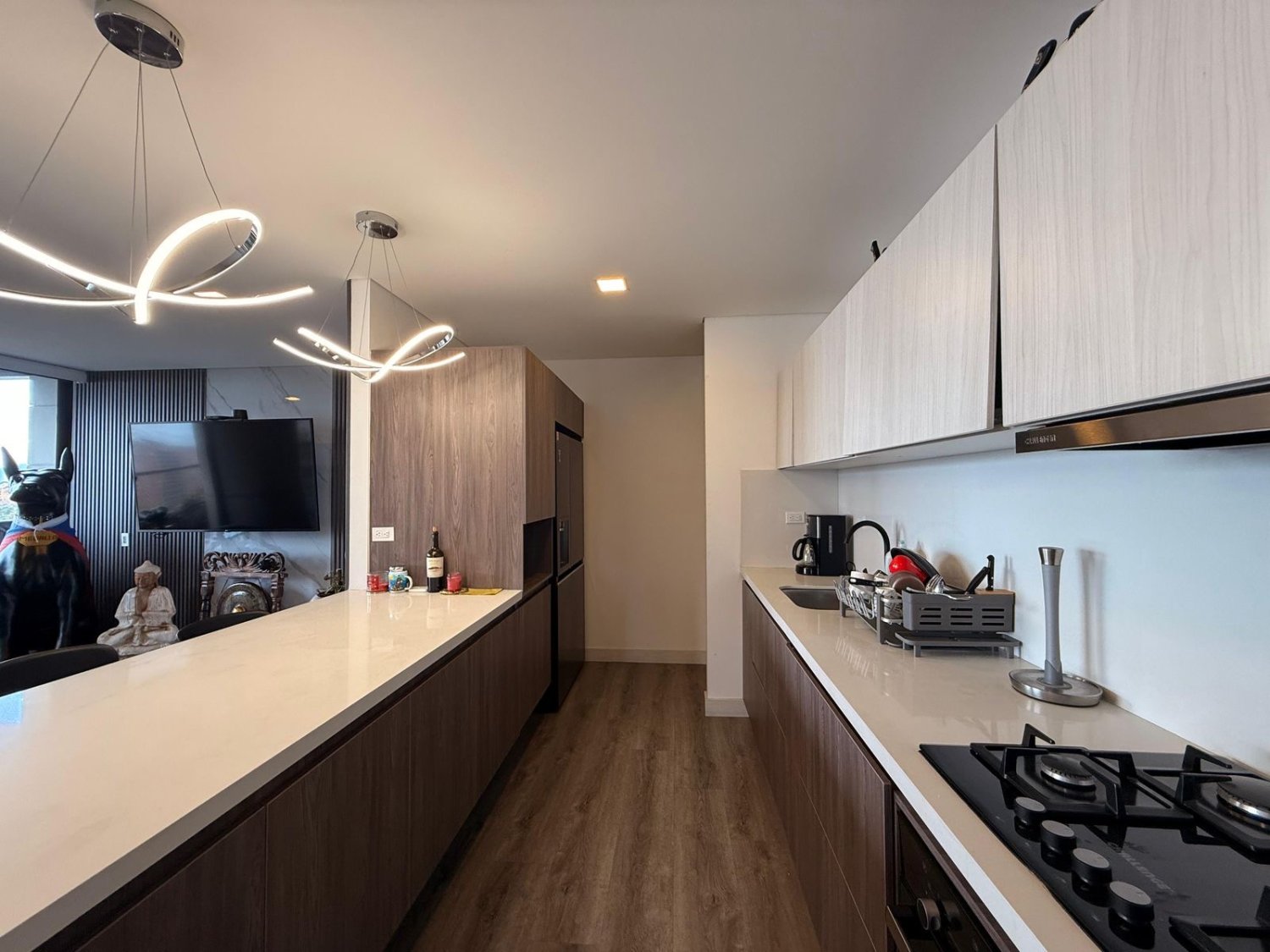 Se renta apartamento a pasos del cc tesoro  - Image 2