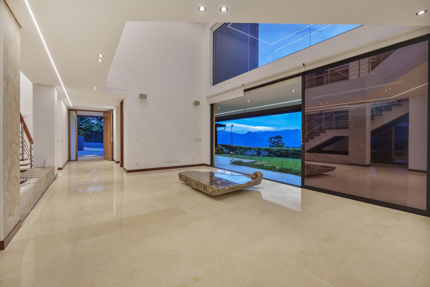 Exclusiva Casa De lujo en Renta y venta con la mejor Vista panorámica a Medellín  - 9