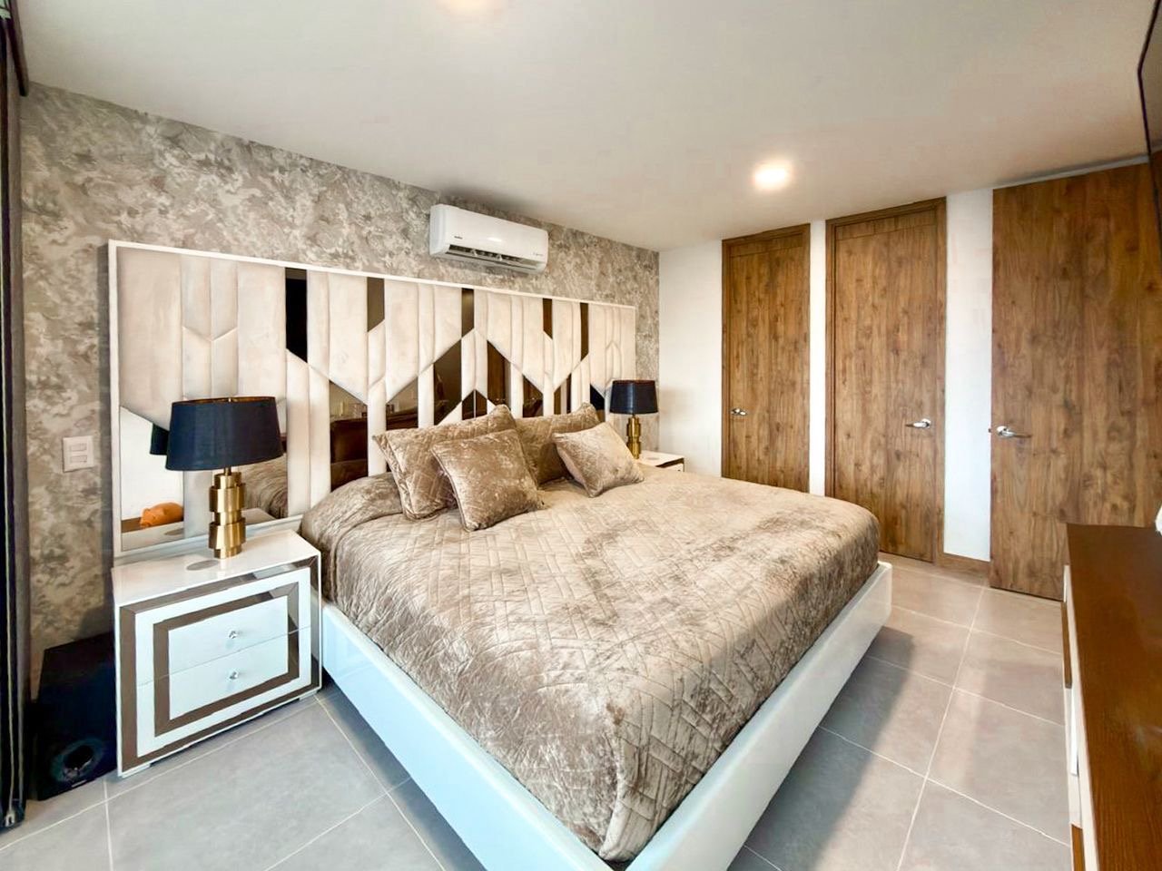 Venta De moderno apartamento en Ciudad Del Rio Medellin - Image 16