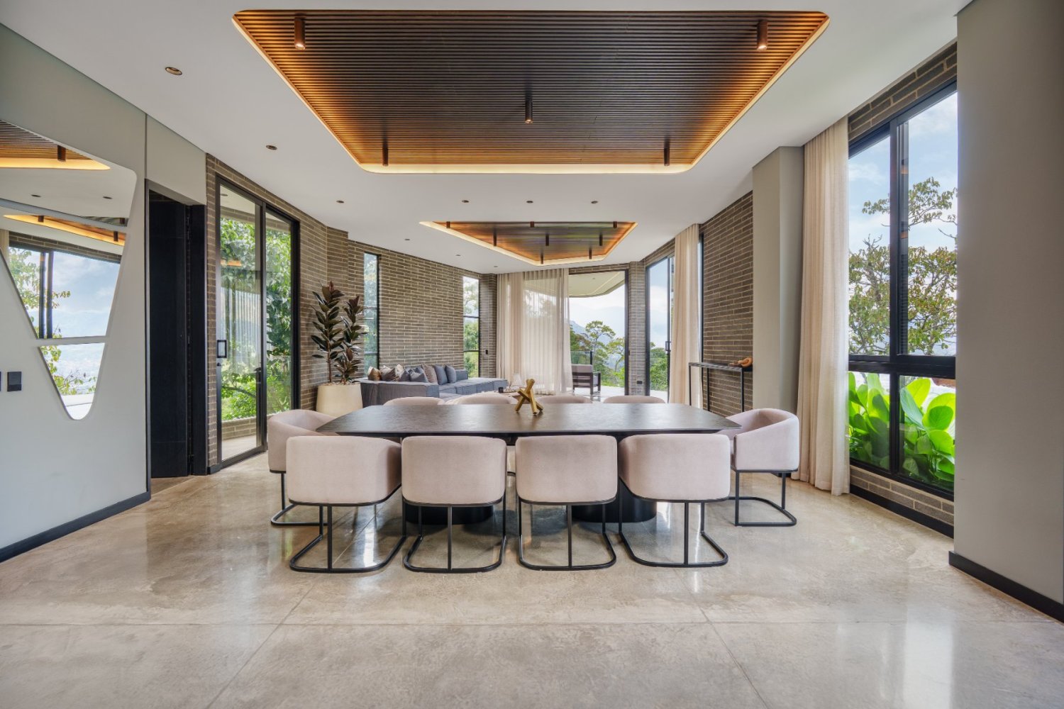 Luxury Villa for Short-Term Rental – London House - Image 8