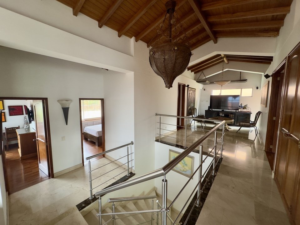 Gran casa En envigado en venta con amplia zona verde  — 11