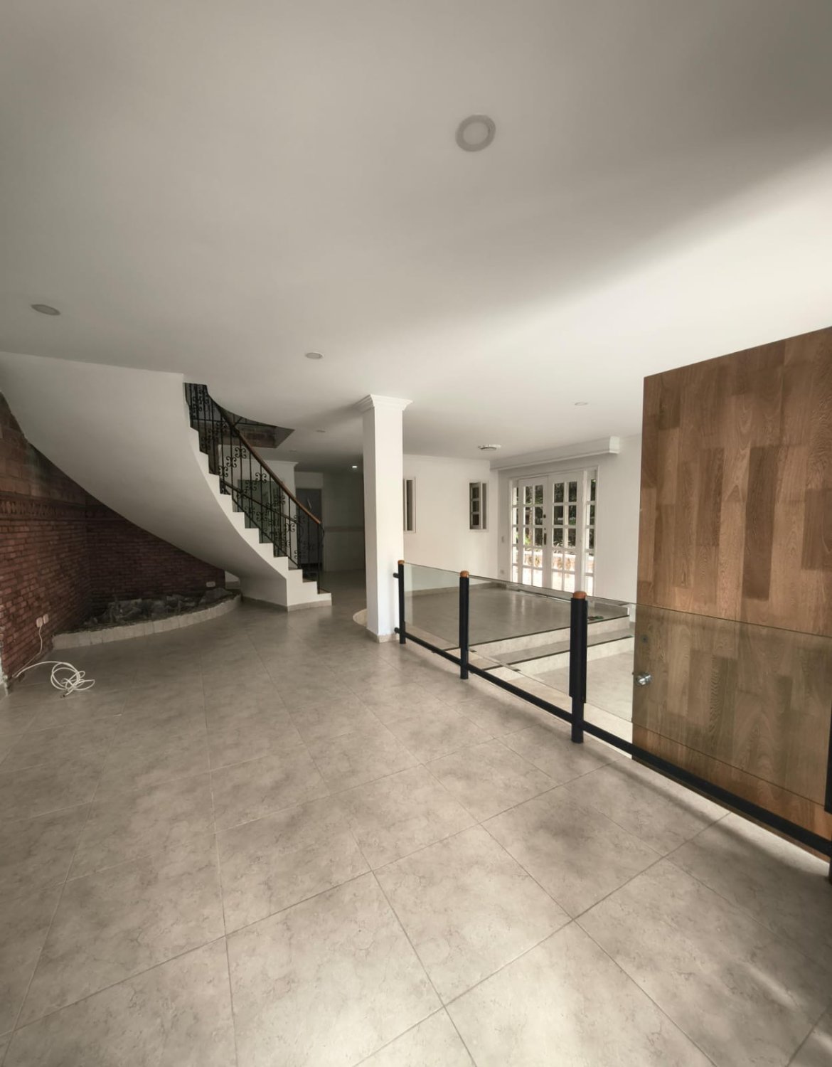Gran Casa de 3 niveles en Renta y Venta en Sabaneta  — 10