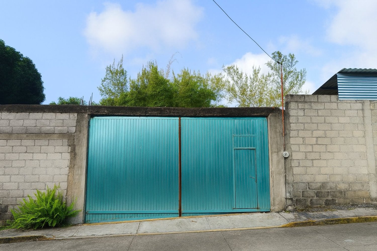 En venta Terreno Amplio en Col. Rafael Hernández Ochoa en Catemaco - Image 1