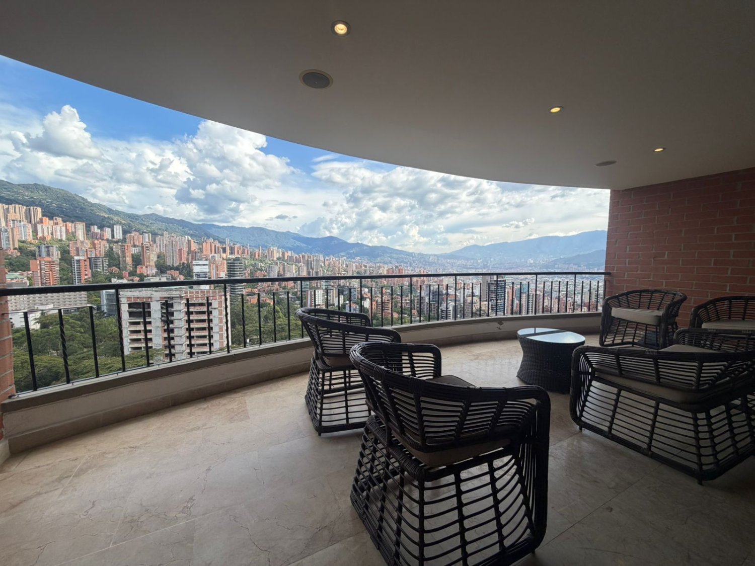 Luxury Furnished Apartment for Rent & Sale – Las Palmas, El Poblado