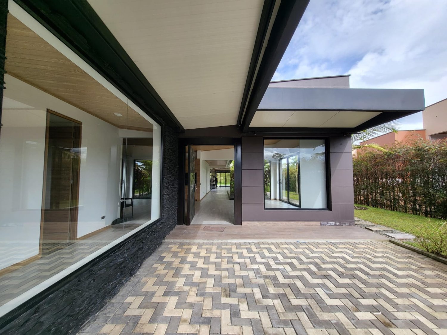 Exclusiva Casa con vista al lago en el sector del Oriente (Llano grande) - Image 9