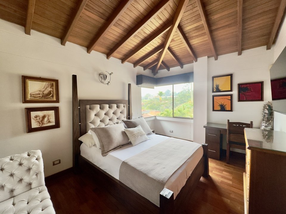 Gran casa En envigado en venta con amplia zona verde  — 7