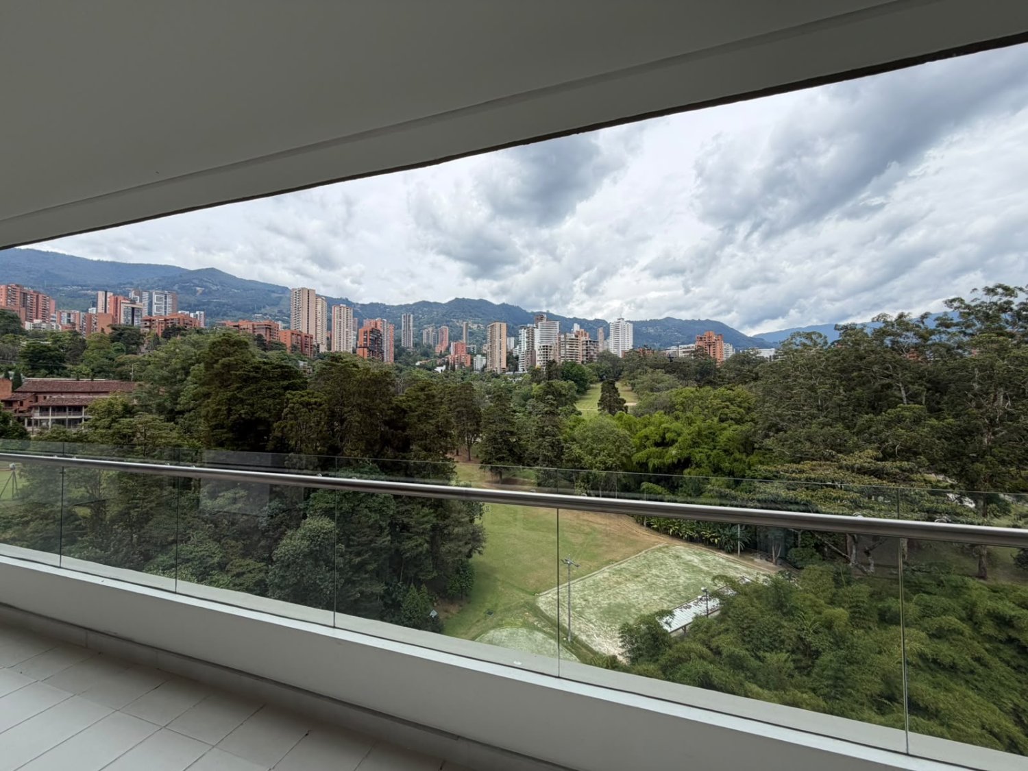 Apartamento semi amoblado en Poblado (Campestre)  — 4