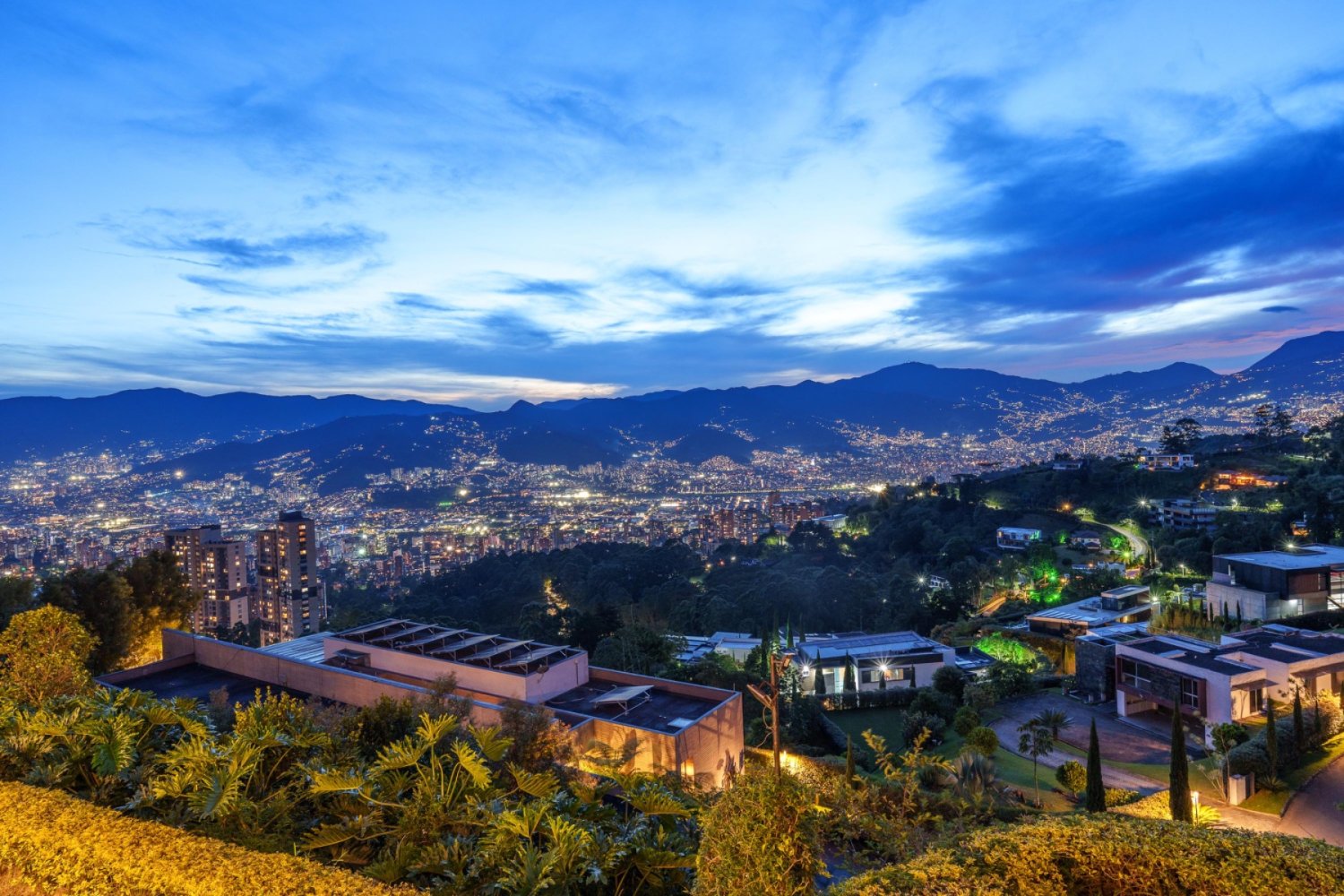 Exclusiva Casa De lujo en Renta y venta con la mejor Vista panorámica a Medellín 