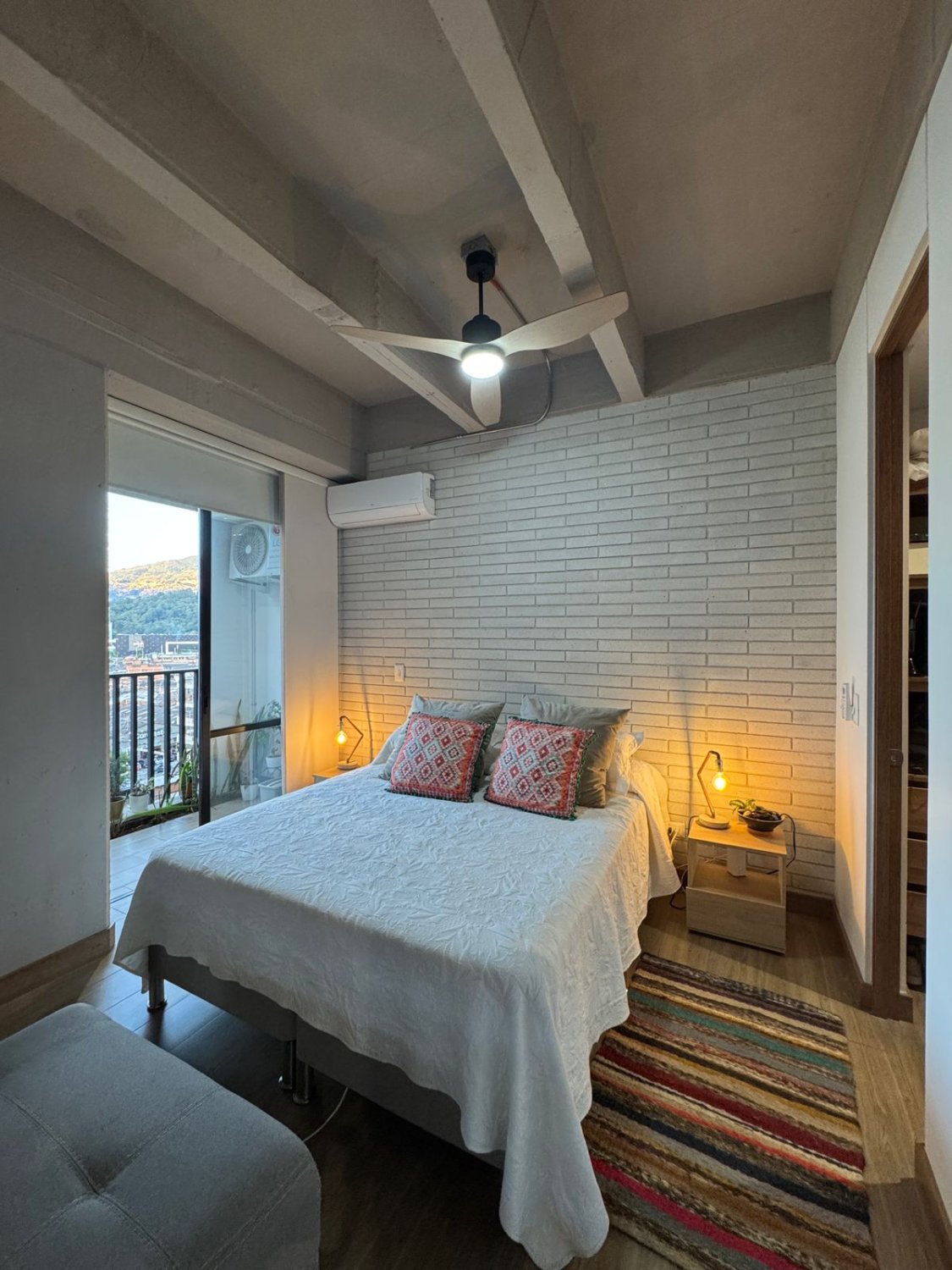 Aparta estudio Amoblado en Ciudad del Rio - Image 2