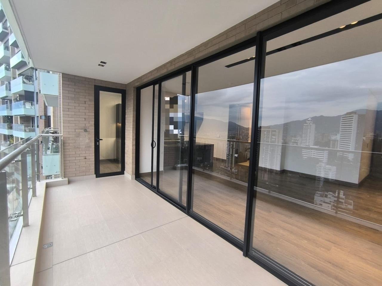 Moderno Apartamento En Poblado — 11