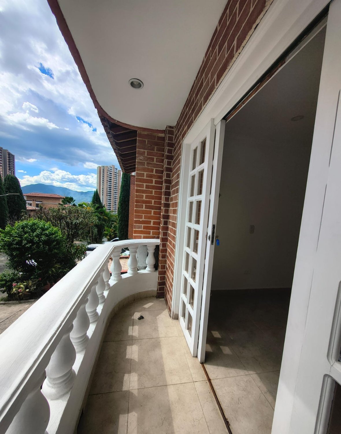Gran Casa de 3 niveles en Renta y Venta en Sabaneta  — 6