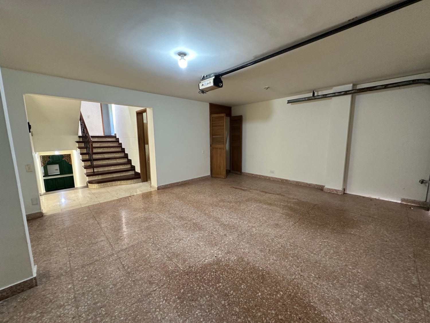 Se Renta casa Colonial en el Poblado con fácil Acceso a Palmas  - Image 25