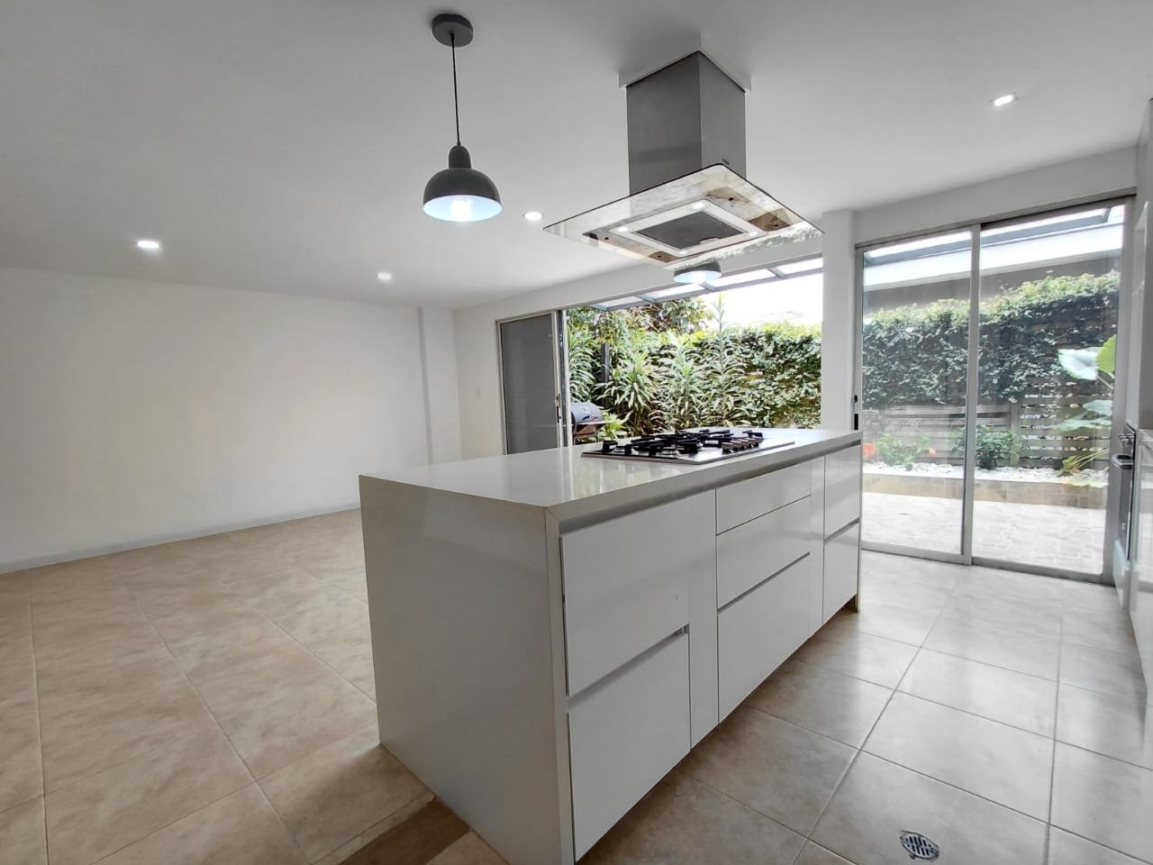 Casa en Renta tradicional con fácil Acceso por las Palmas  - Image 7