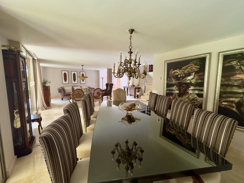 Gran casa En envigado en venta con amplia zona verde  — 5