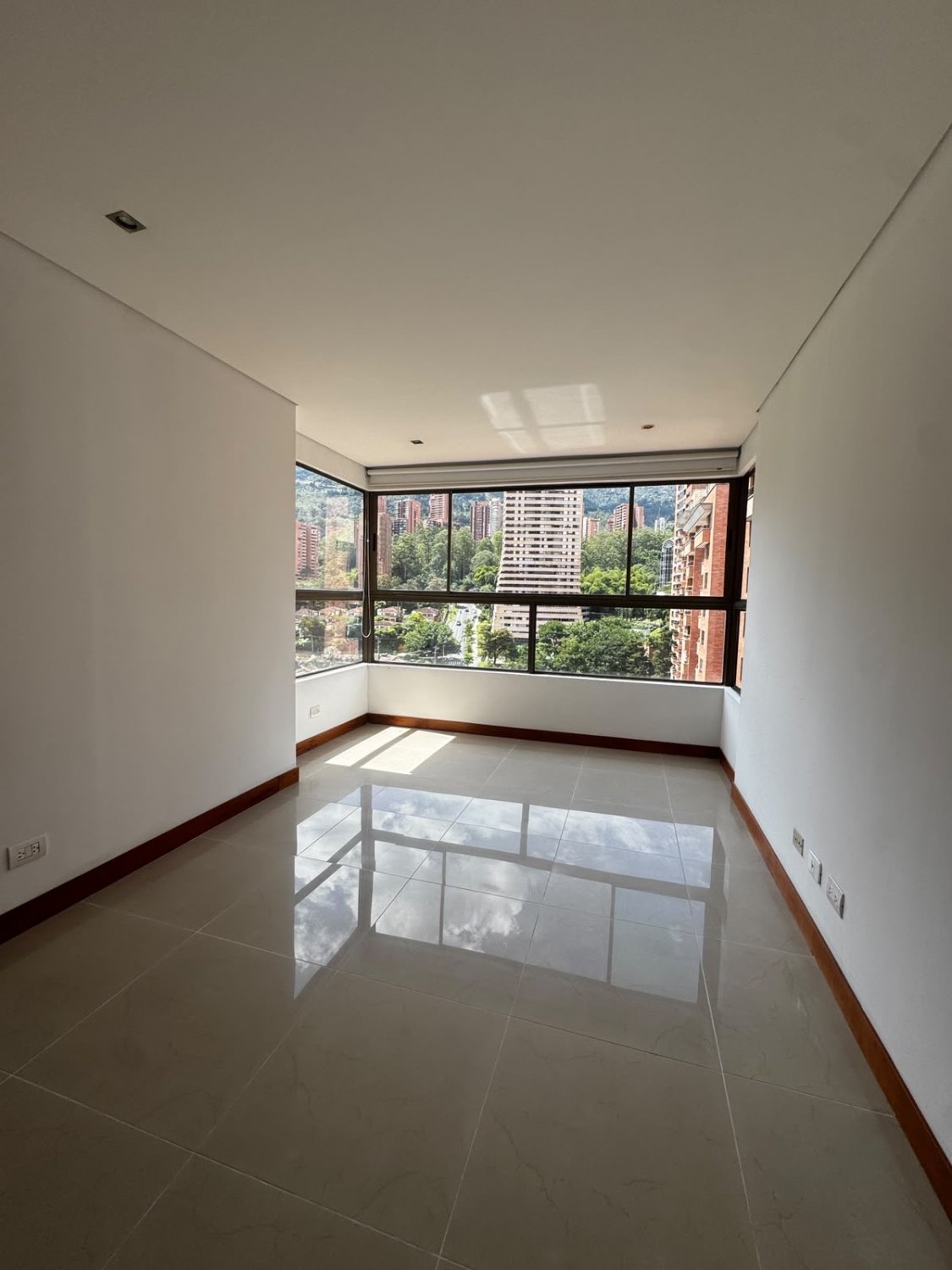 Amplio Apartamento con vista a Medellín en Renta Tradicional  - Image 8