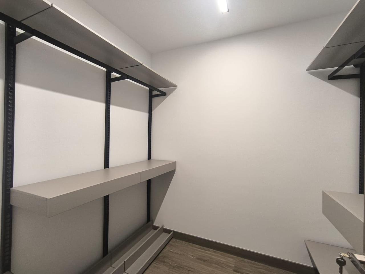 Moderno Apartamento En Poblado — 16