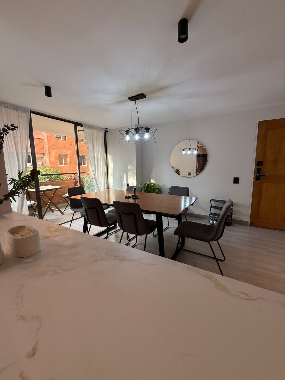 Moderno Apartamento Amoblado en Ubicación Central - Image 12