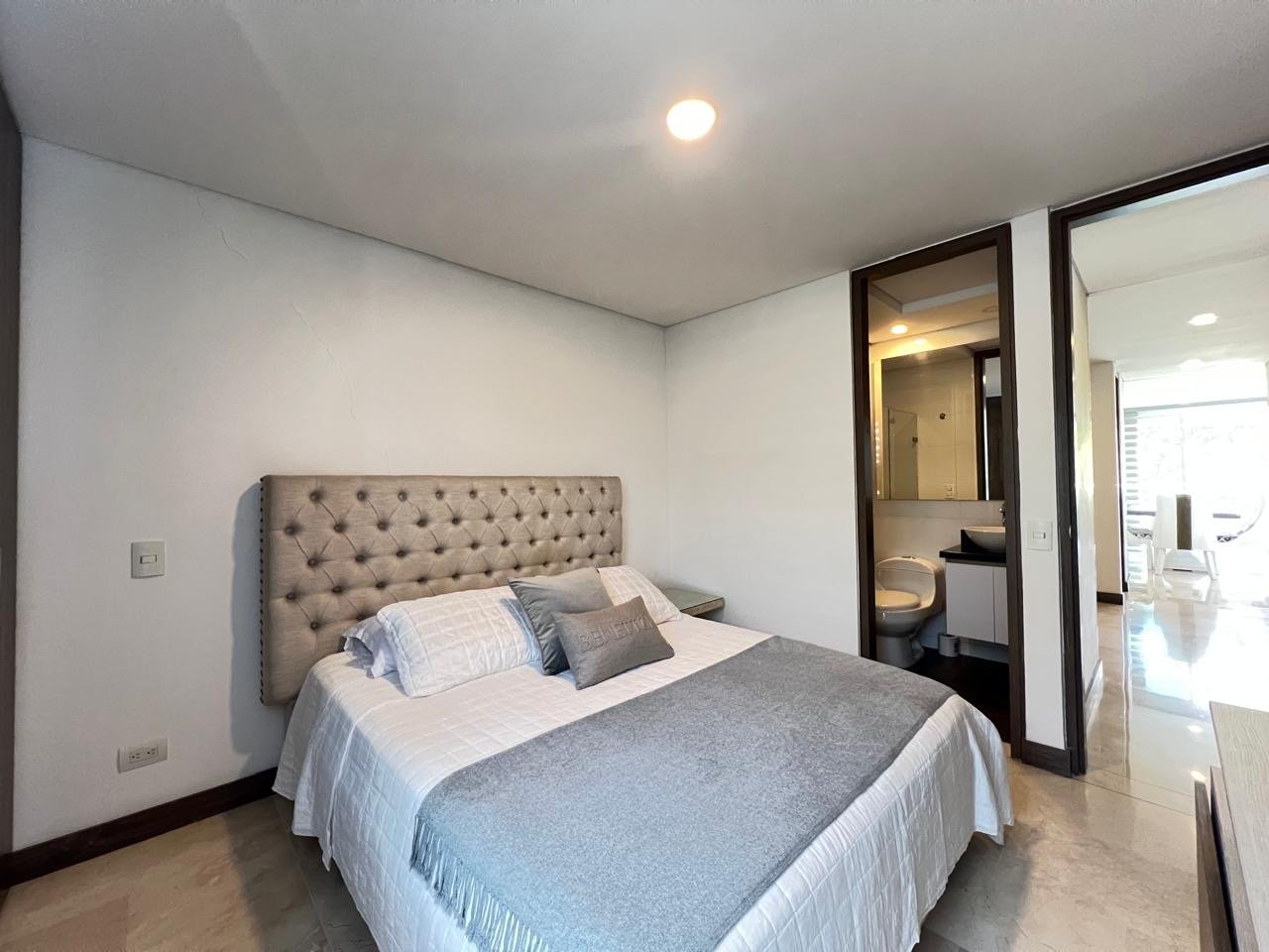 Apartamento en Renta amoblado a pasos del centro comercial el Tesoro - 18